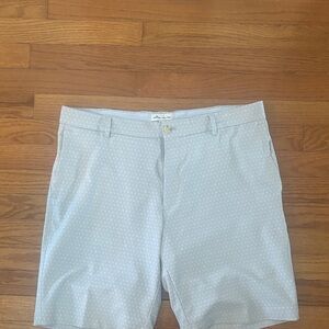 Peter Millar Shorts SZ 34 Great condition
